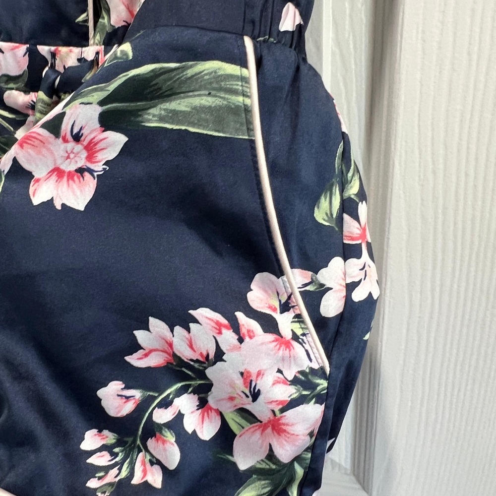 Victoria’s Secret Satin Floral Pajama Romper XS Navy Silk Sleepwear Shorts Set - Picture 8 of 8